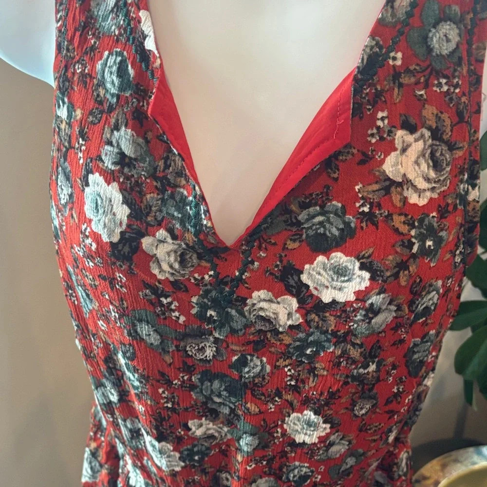 Market & Spruce Red Floral V-Neck Sleeveless Mini Dress